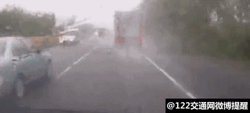 安全防范 交通安全 开车最怕的不是下雨天 而是由于下雨导致路面湿滑
